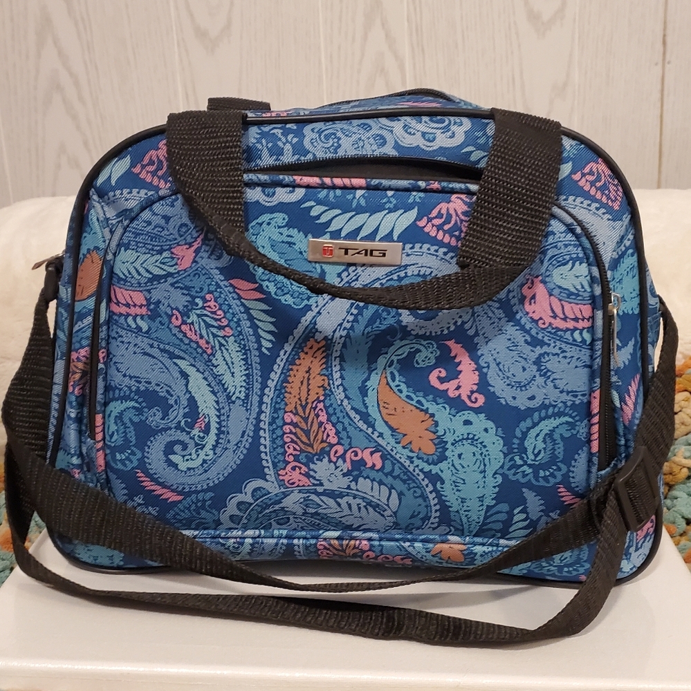 TAG shoulder bag with double straps and outside zip compartment. NWOT